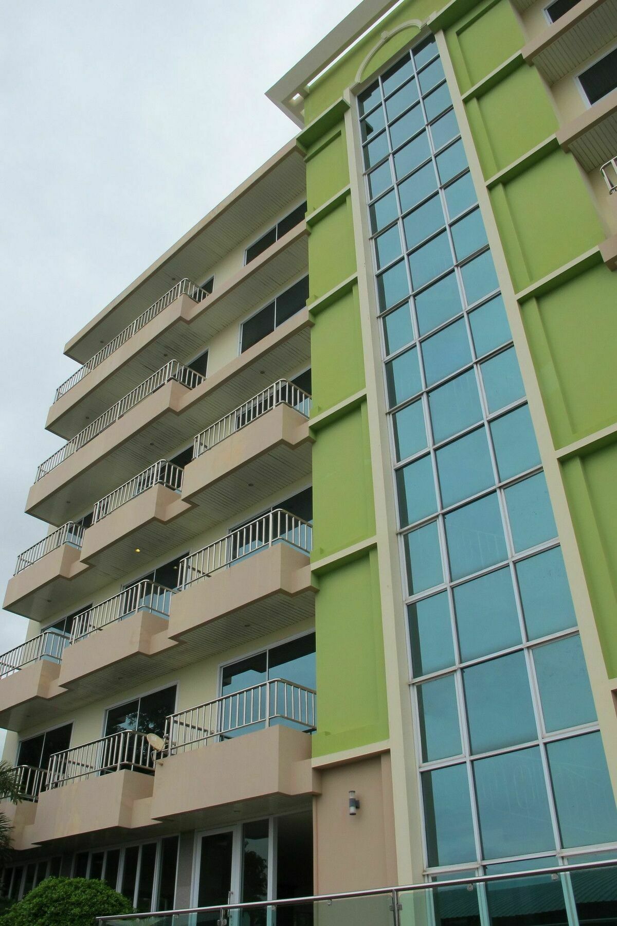 Chateau Vista Serviced Apartment Сі-Рача Екстер'єр фото